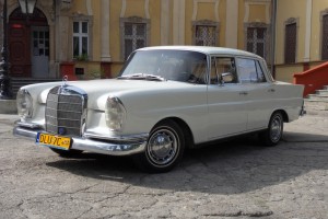 Zabytkowy Mercedes