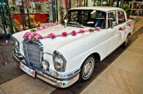 Zabytkowe auto ślubne